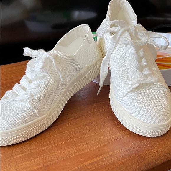 New Tommy Bahama White Knit Women's Sneakers Size 8.5 - Picture 1 of 6